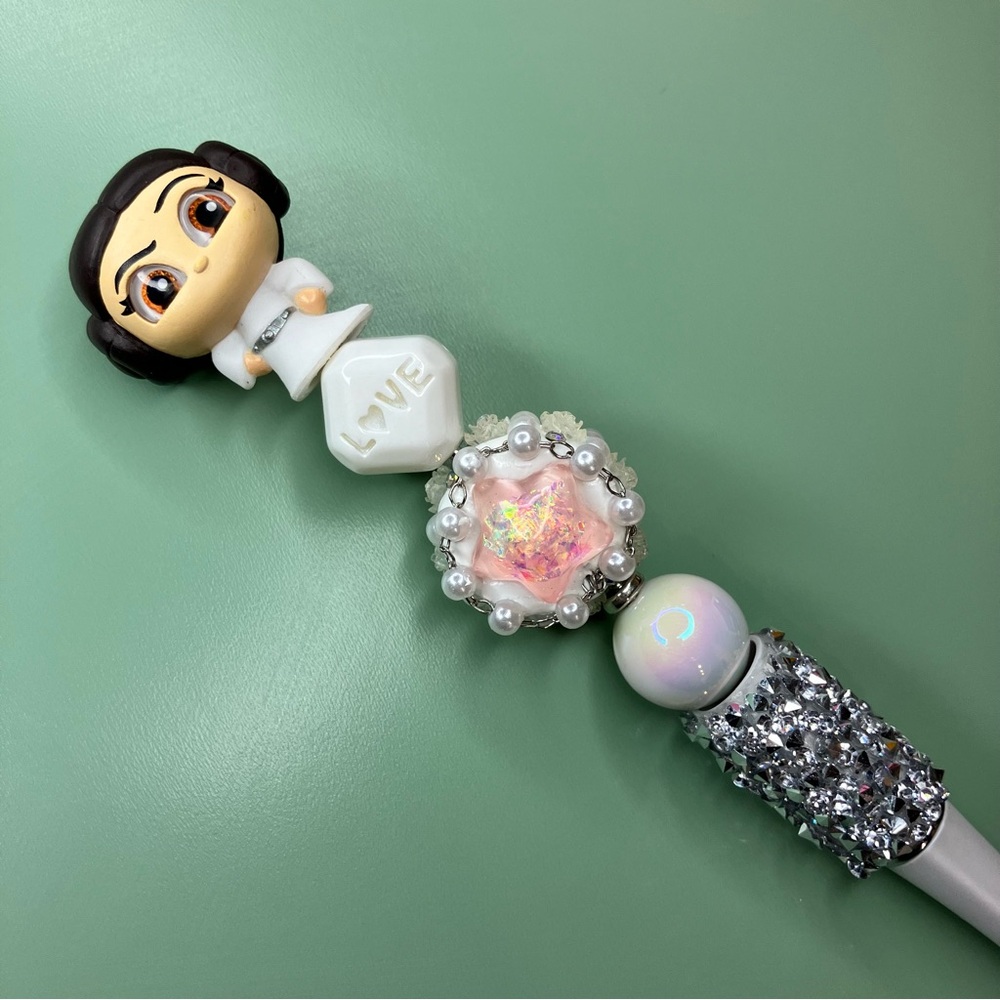 Star Wars Princess Leia Doorables Pen with White and Silver Accents Handmade